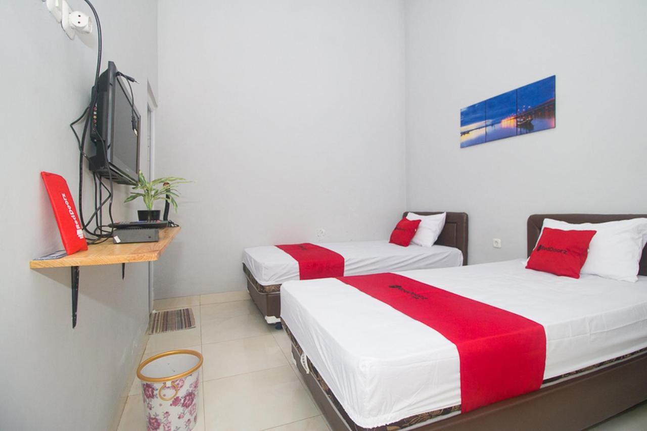 Reddoorz Plus Syariah Near Alun Alun Sampang Sampang  Екстериор снимка