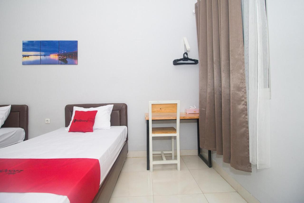 Reddoorz Plus Syariah Near Alun Alun Sampang Sampang  Екстериор снимка