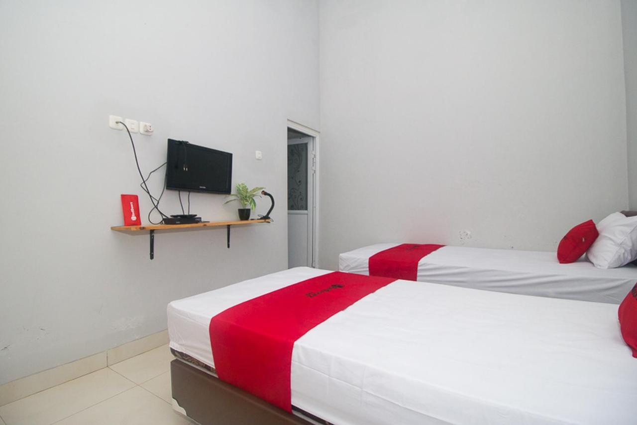 Reddoorz Plus Syariah Near Alun Alun Sampang Sampang  Екстериор снимка