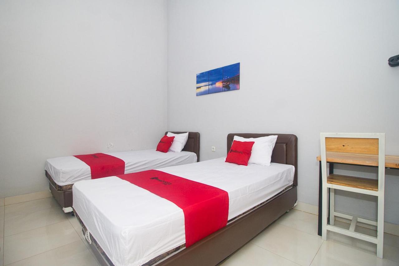 Reddoorz Plus Syariah Near Alun Alun Sampang Sampang  Екстериор снимка