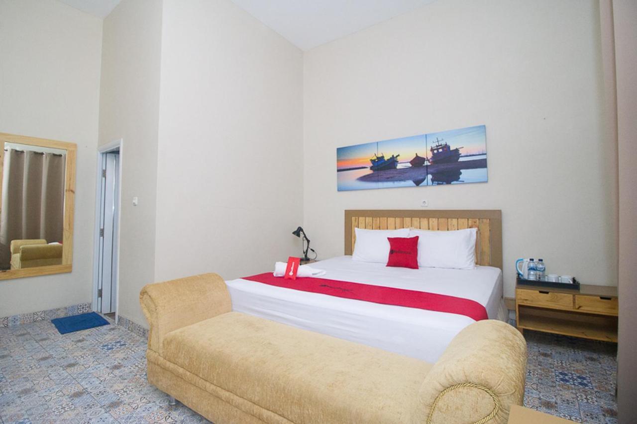 Reddoorz Plus Syariah Near Alun Alun Sampang Sampang  Екстериор снимка