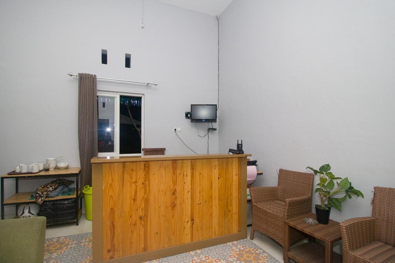 Reddoorz Plus Syariah Near Alun Alun Sampang Sampang  Екстериор снимка